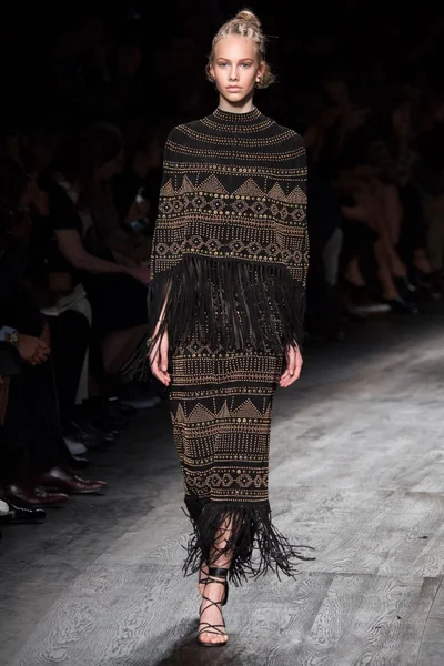 Look 17